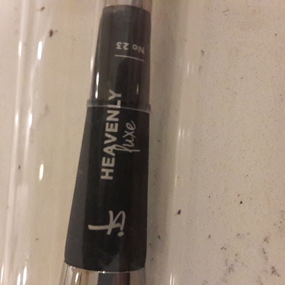 it Cosmetics Dual ended Buff and Blush Brush - Picture 2 of 6